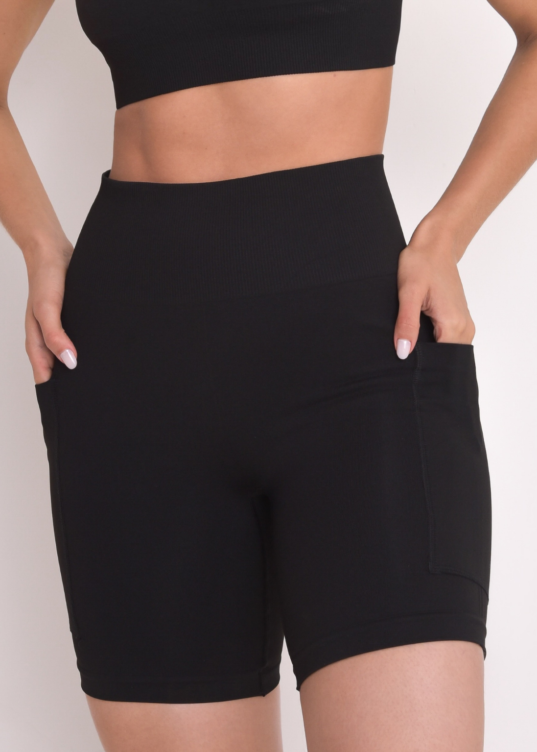 Bermuda Seamless Sem Costura Bolso Lateral Preta