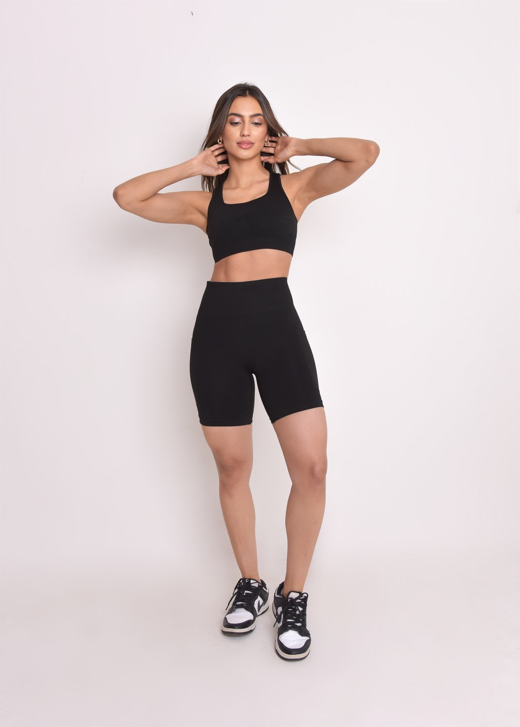 Bermuda Seamless Sem Costura Bolso Lateral Preta