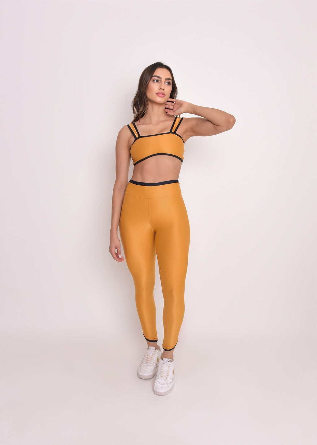 Top bicolor Alícia Mostarda e Preto